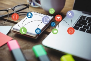 servizi di comunicazione integrata online e offline e piani di formazione e aggiornamento professionale